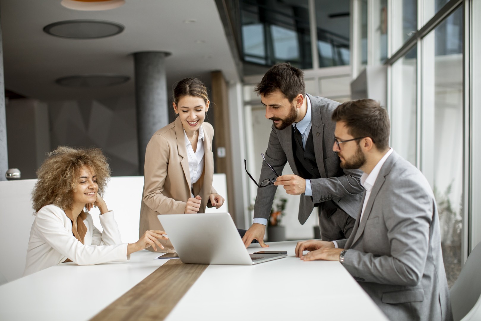 Jeunes entrepreneurs en réunion